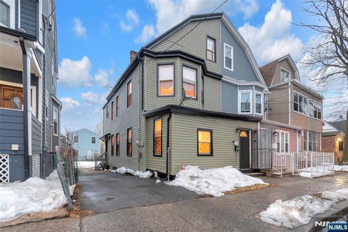 44 Stuyvesant Ave, Newark, NJ, 07106-1712 | Card Image