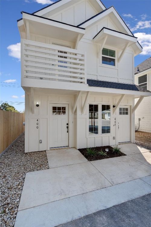 400-2002 W 2nd St, Taylor, TX, 76574-2239 | Card Image