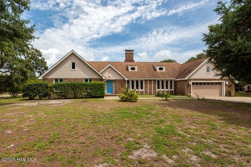 345 Island Rd, Harkers Island, NC, 28531-9610 | Card Image