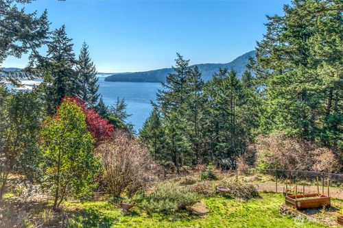 461 Cascade Way, Eastsound, WA, 98245-8543 | Card Image