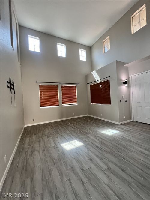 6616 Black Oaks St, North Las Vegas, NV, 89084-2047 | Card Image