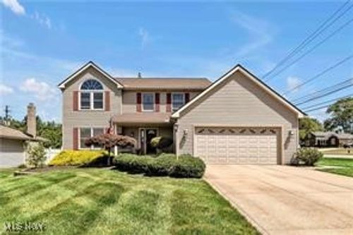 1030 Guadalupe Dr, Parma, OH, 44134-5388 | Card Image