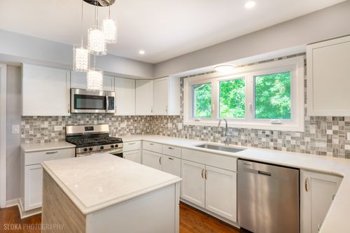 4 Auburn Ln, Barrington, IL, 60010-9000 | Card Image