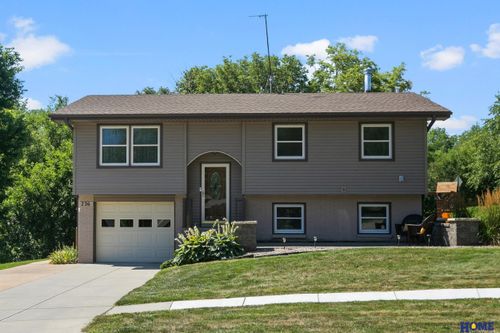 236 Plum Creek Ln, Seward, NE, 68434-2218 | Card Image