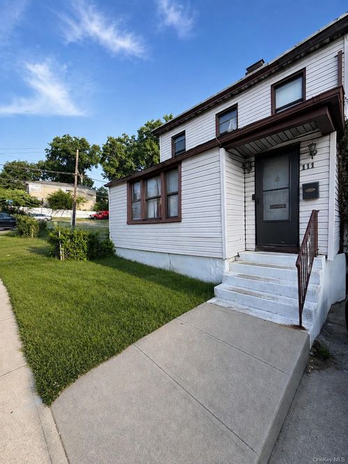 111 Lincoln Ave, New Rochelle, NY, 10801-3912 | Card Image