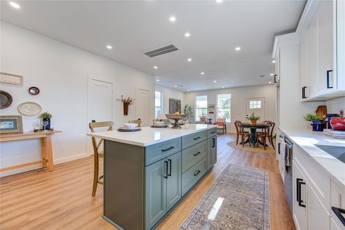 11 E Obryant St, Bellville, TX, 77418-2255 | Card Image