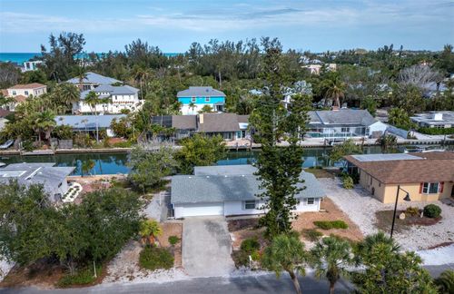 535 De Narvaez Dr, LONGBOAT KEY, FL, 34228-1405 | Card Image