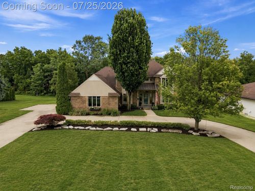 61076 Miriam Dr, Washington Township, MI, 48094-1413 | Card Image