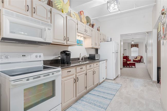 APT-12 - 148 Bernon St, Condo with 2 bedrooms, 1 bathrooms and 2 parking in Woonsocket RI | Image 6