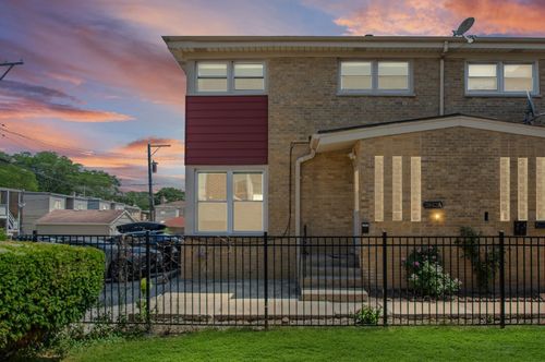 a-2842 W Berwyn Ave, Chicago, IL, 60625-3402 | Card Image