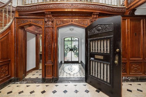 19391 Suffolk Dr, Detroit, MI, 48203-1469 | Card Image