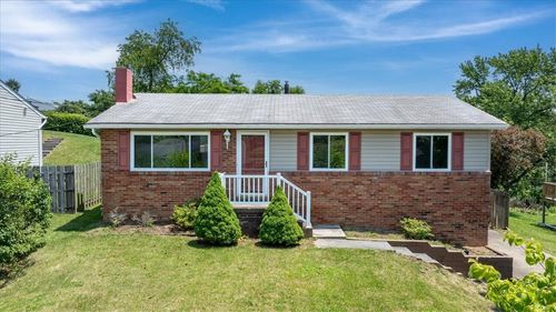 118 Farmcrest Dr, Oakdale, PA, 15071-9332 | Card Image