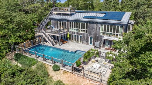 32 Tuthill Ln, Remsenburg, NY, 11960-2031 | Card Image