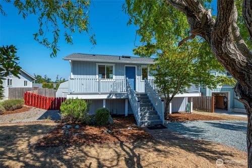 404 Ne 4th St, Coupeville, WA, 98239-3551 | Card Image