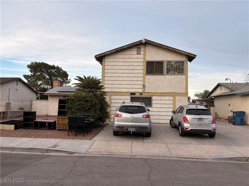 4488 Park View Dr, Las Vegas, NV, 89104-5435 | Card Image