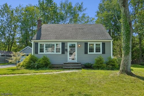 18 Columbia Ave, Berkeley Heights, NJ, 07922-1405 | Card Image