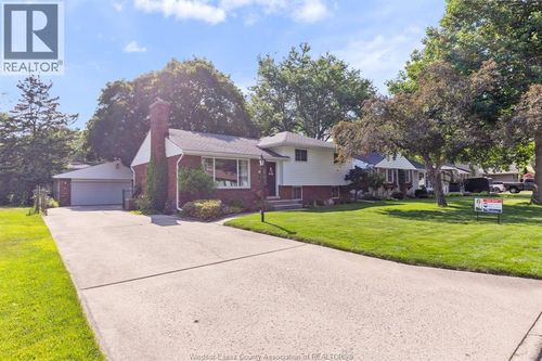 3659 Bruce Avenue, Windsor, ON, N9E1W4 | Card Image
