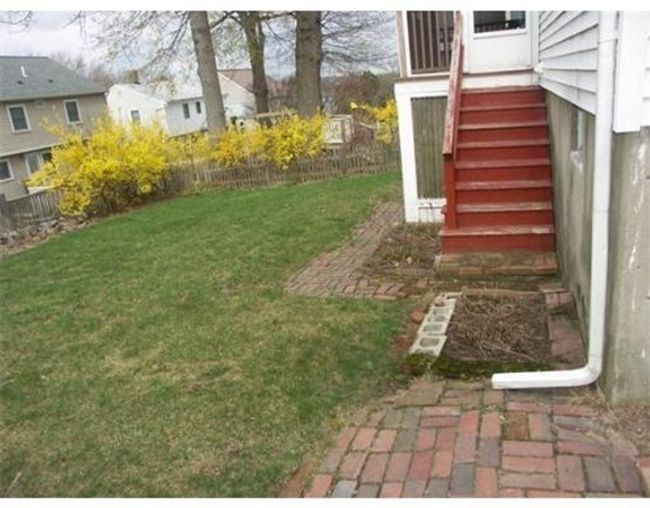 109 Robbins Rd, House other with 3 bedrooms, 1 bathrooms and 3 parking in Arlington MA | Image 5