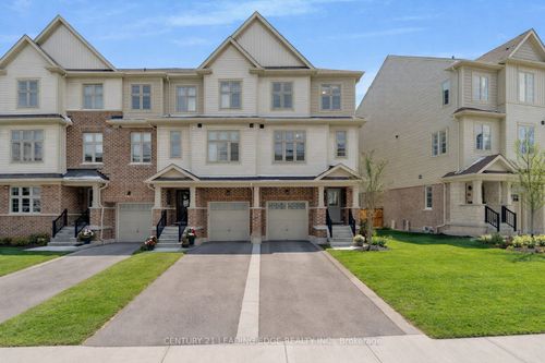 31 Westbury Way, Whitby, ON, L1M0L9 | Card Image