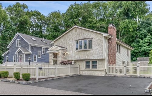 43 Deerfield Ave, Westwood, MA, 02090-1612 | Card Image