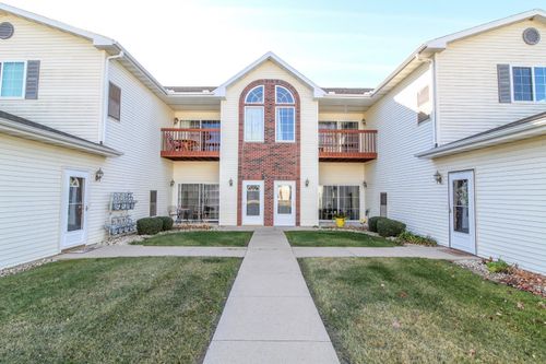 8-1612 Commonwealth Dr, Fort Atkinson, WI, 53538-3147 | Card Image