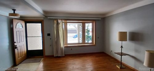 30632 Ohmer Dr, Warren, MI, 48092-4943 | Card Image