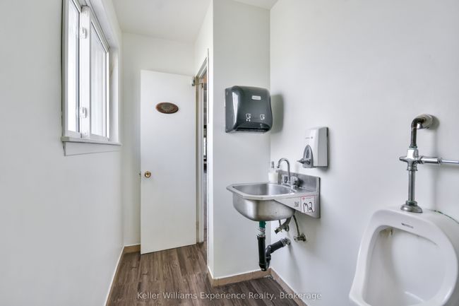 342 King St, Home with 0 bedrooms, 0 bathrooms and 4 parking in Midland ON | Image 23