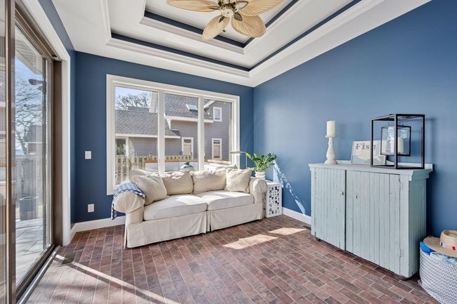 Sun Room | Image 13