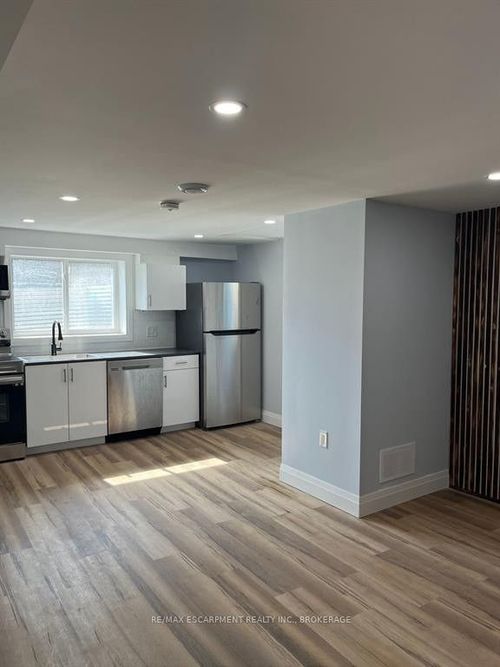 3-621 Hagar St, Welland, ON, L3B4K2 | Card Image