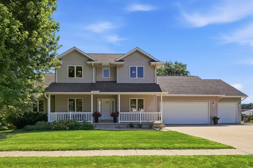 310 12th St Ne, Waverly, IA, 50677-4235 | Card Image
