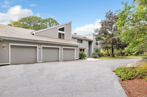 28 Strawberry Ln, Shelton, CT, 06484-3731 | Card Image