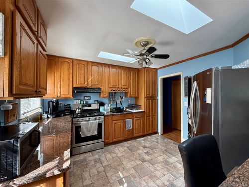 17 Romans Rd, Hyde Park, NY, 12538-1920 | Card Image