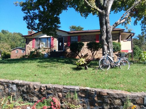 111 Gallaher St, Ashland City, TN, 37015-1525 | Card Image