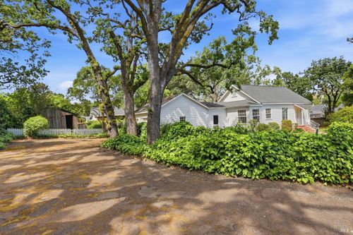 8 Lawrence Dr, Novato, CA, 94945-3303 | Card Image