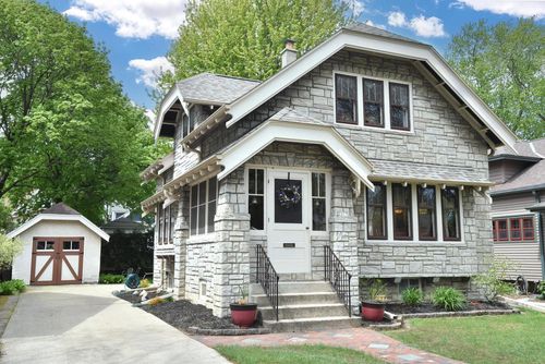 2217 N 71st Street, Wauwatosa, WI, 53213 | Card Image