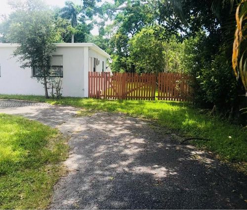 efficency-4548 Sw 33rd Ave, Dania Beach, FL, 33312 | Card Image