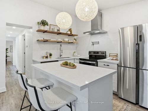 48 Frederick Ave, Hamilton, ON, L8H4K4 | Card Image