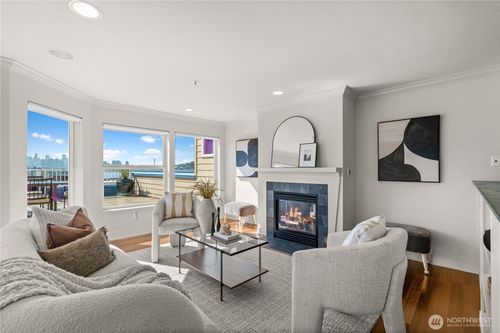 apt-305-3919 Latona Ave Ne, Seattle, WA, 98105-6861 | Card Image