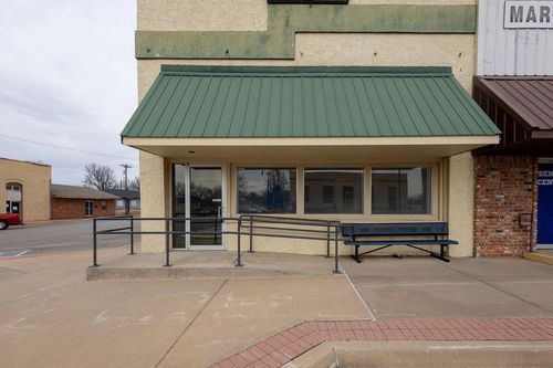 327 W Main St, Marlow, OK, 73055-2441 | Card Image