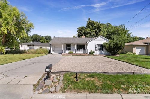 2111 S 10th Ave, Caldwell, ID, 83605-5219 | Card Image