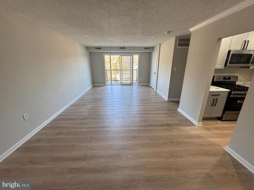 apt-303-3801 Swann Rd, SUITLAND, MD, 20746-2237 | Card Image