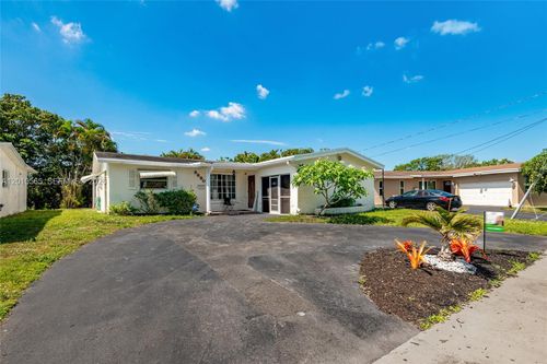 8690 Nw 24th Pl, Sunrise, FL, 33322-3306 | Card Image