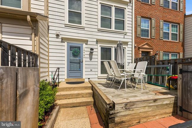 10464 Paradise Ct, Townhouse with 3 bedrooms, 2 bathrooms and null parking in MANASSAS VA | Image 4