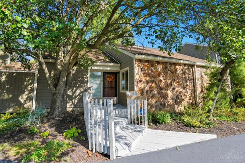 9870 Timbers Dr, Blue Ash, OH, 45242-5534 | Card Image