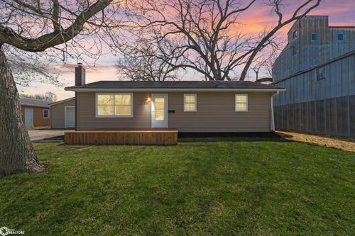 330 N Ave, Nevada, IA, 50201-1354 | Card Image