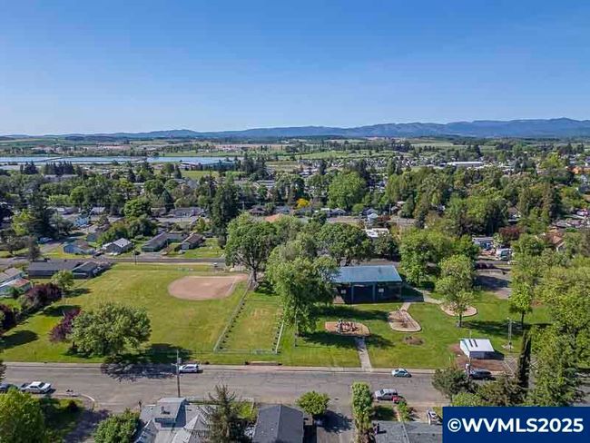 611 Ne Bockes Loop, House other with 3 bedrooms, 2 bathrooms and null parking in Sheridan OR | Image 12