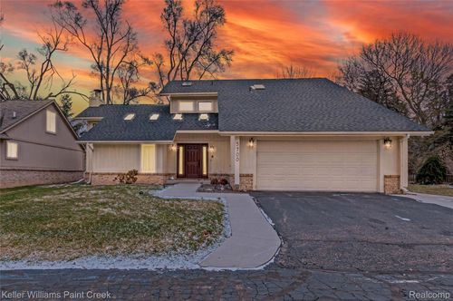 5700 Point Of The Woods Dr, West Bloomfield, MI, 48324-2155 | Card Image