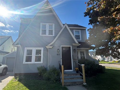 61 Warwick Ave, Cranston, RI, 02905-3524 | Card Image