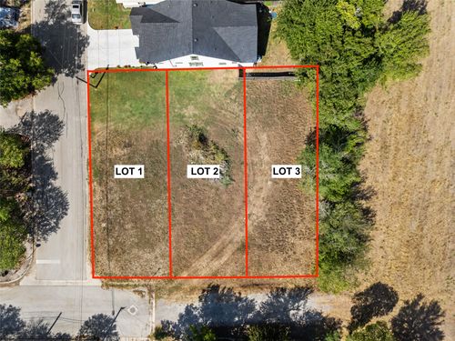 915 Torres Street, Lockhart, TX, 78644 | Card Image