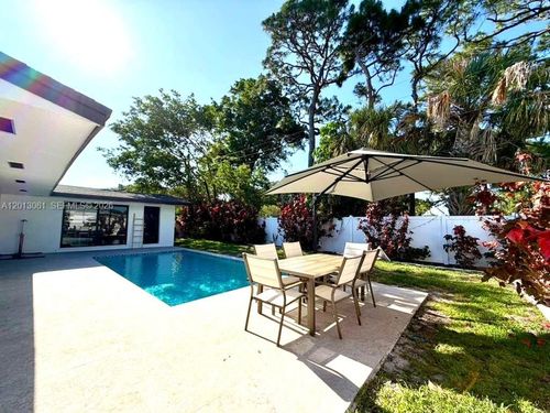 151 Se 6th Ct, Pompano Beach, FL, 33060-8425 | Card Image